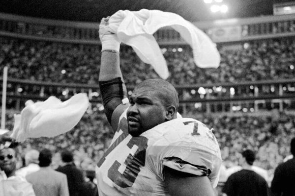 Legendary N.F.L. Lineman Larry Allen Passes Away at the Age of 52 Larry Allen, Dominant N.F.L. Lineman, Dies at 52