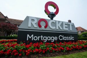 Nick Bienz drinks 3 beers, survives Detroit PGA Tour Monday qualifer