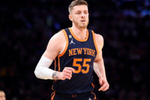 Thunder Loom As Threat To Sign Isaiah Hartenstein