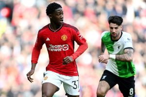 Phil Jones sends Manchester United crucial warning over Kobbie Mainoo - Man United News And Transfer News