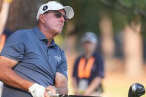 Phil Mickelson, HyFlyers GC go line dancing