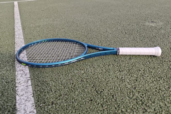 Review of Wilson Blade V9 with 16×19 String Pattern Wilson Blade 16 x 19 V9 Review