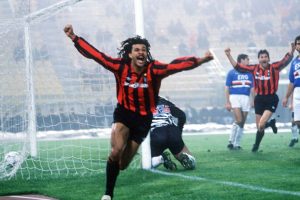 Ruud Gullit Gives Advice To Barcelona Man