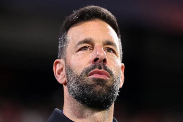 Manchester United legend Ruud van Nistelrooy puts himself forward for Burnley job - Man United News And Transfer News