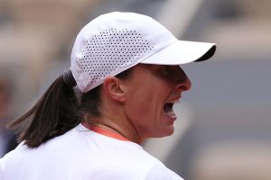 Paris | Swiatek storms into quarter where Vondrousova awaits