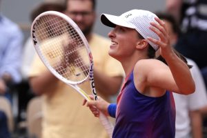 Paris | Swiatek swats away Vondrousova, Gauff next