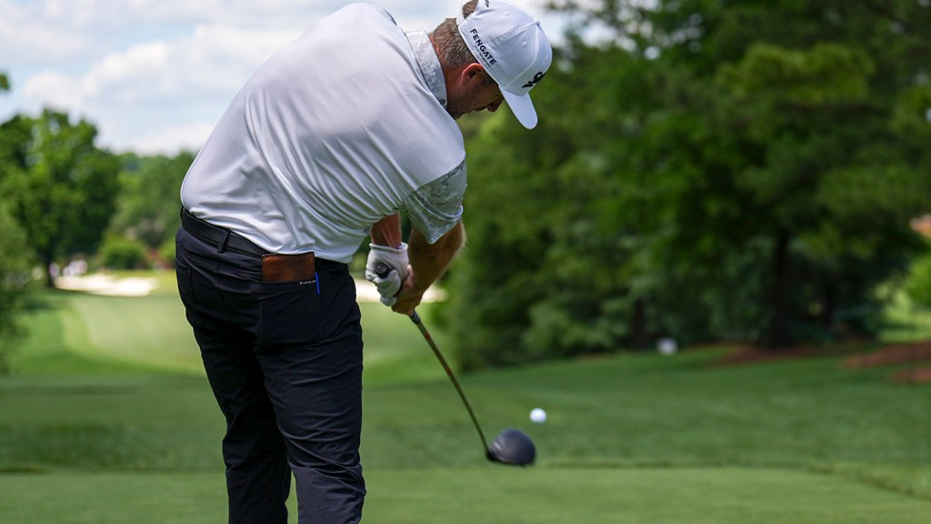What does hot weather do to golf balls?