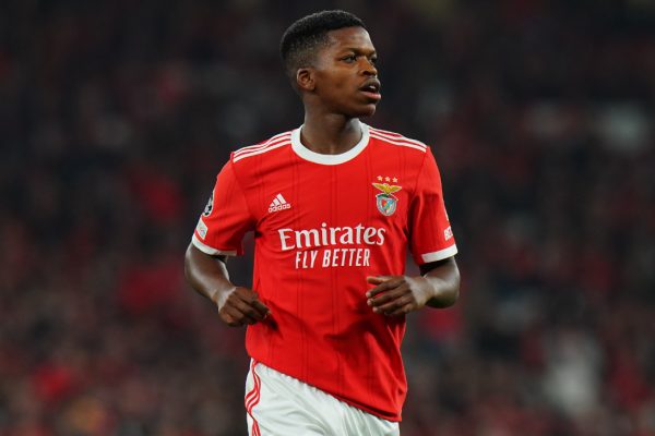 Premier League rival to battle Toffees for midfielder