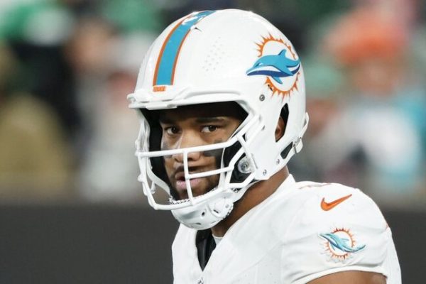 Tua Tagovailoa expresses confidence in contract talks with the Dolphins rsz dolphins say tua tagovailoa bolstered throwing power not slacking amid contract talks
