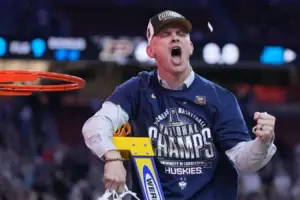 three-reasons-dan-hurley-right-decision-stay-uconn