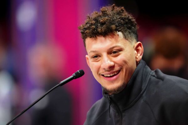 Patrick Mahomes Reacts To The Mavericks Signing Klay Thompson