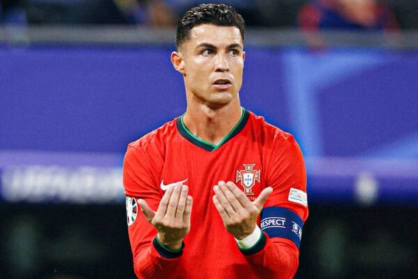 Video: Cristiano Ronaldo with one of the misses of the tournament as he fails to score from 8 yards out