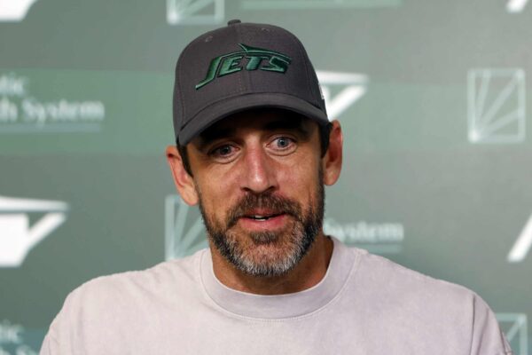 Aaron Rodgers Responds To Jets Fan Begging For Super Bowl