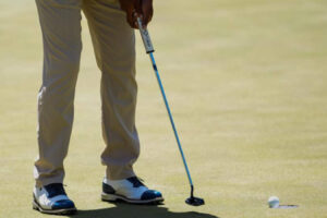 WATCH: Anirban Lahiri incredibly misses a $4million putt from two feet