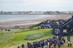 Justin Leonard hits the first shot of the 152nd Open - Golf News