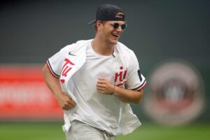 Viral Video Shows J.J. McCarthy Jumping In Golf Course Pond