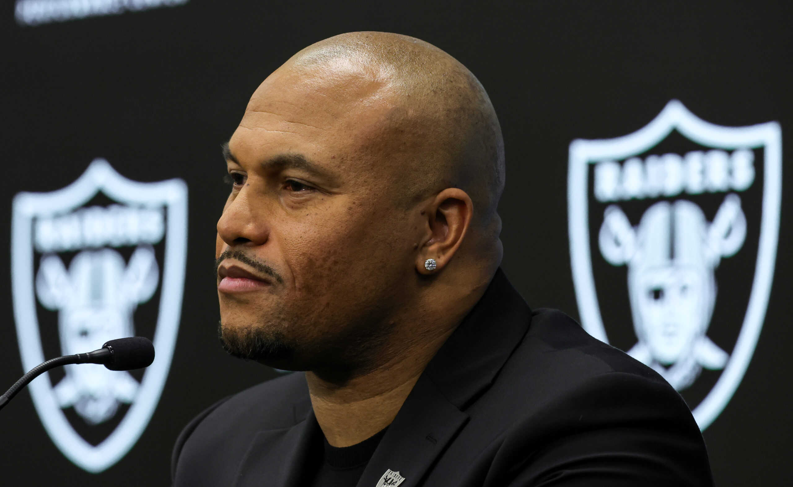 Antonio Pierce Reveals How He Is Preparing Team Ahead Of Training Camp