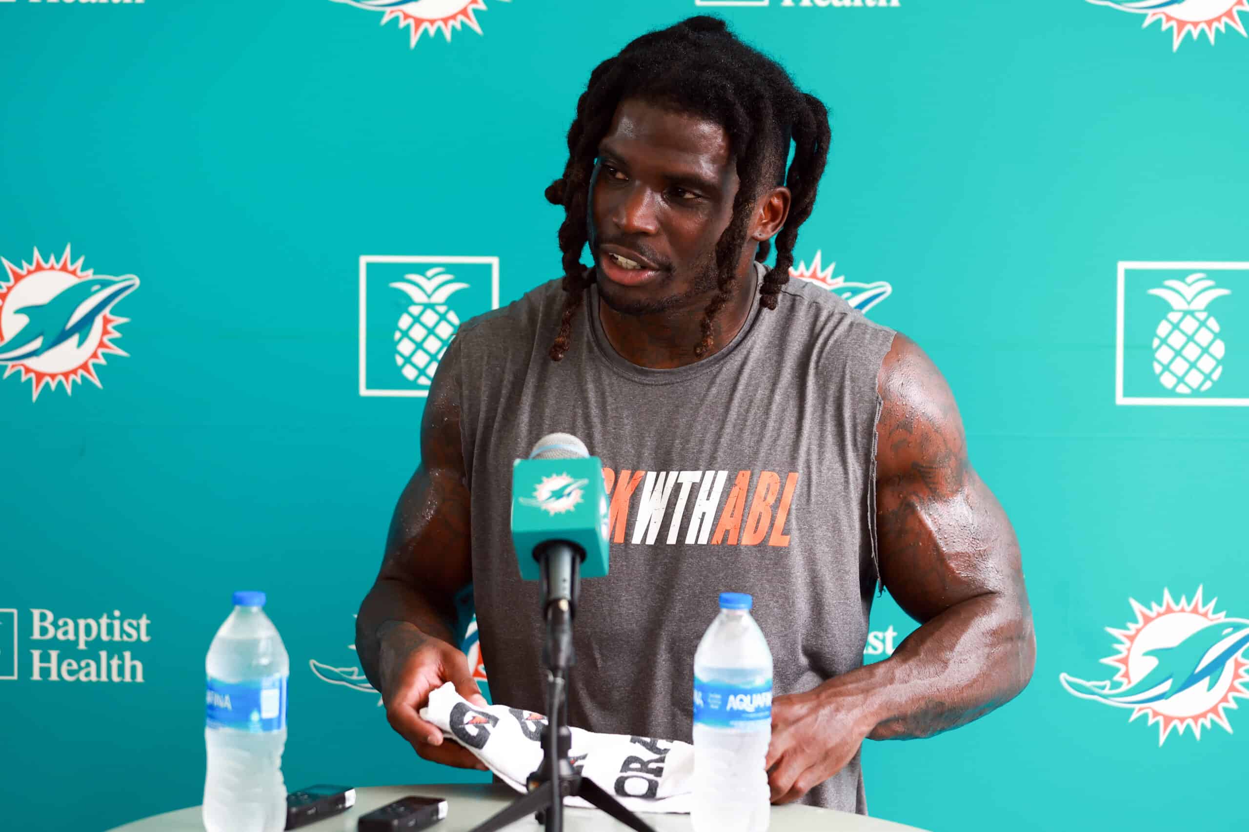 Tyreek Hill Reacts To PFF's Best DL Rankings
