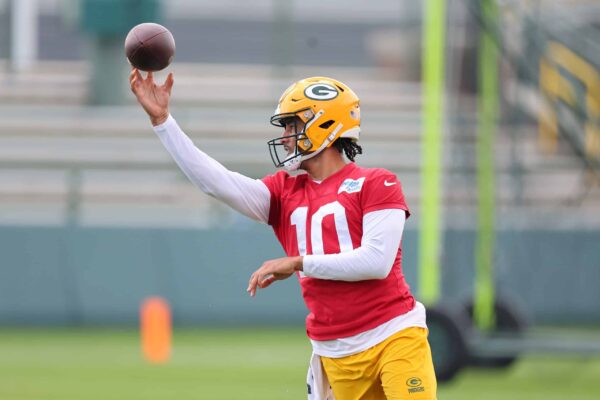 Analyst Reveals How Much Jordan Love Should Be Paid