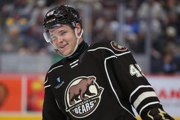 Calder Cup hero Strome re-signs with Bears | TheAHL.com