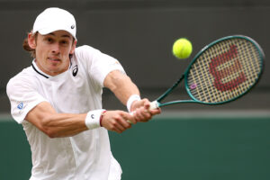 Wimbledon | De Minaur makes last eight