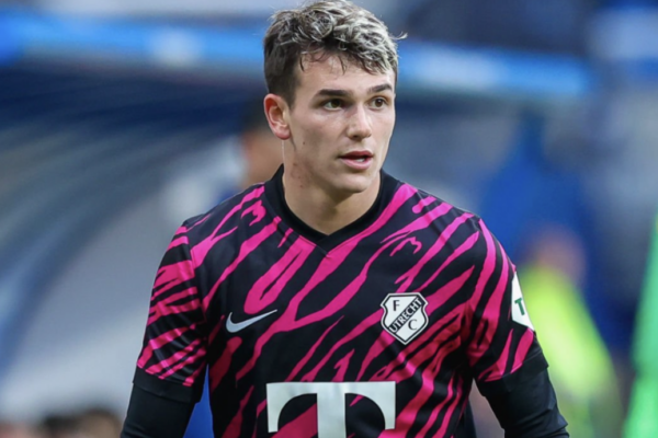 Taylor Booth signs contract extension with FC Utrecht