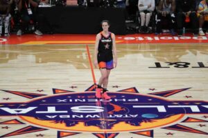 Caitlin Clark’s rise parallels Tiger Woods, from talent to skeptics