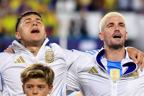 De Paul Stands Up for Fernandez in Racism Controversy, Criticizes Chelsea’s Fofana for Handling of Situation Enzo Fernandez De Paul Argentina