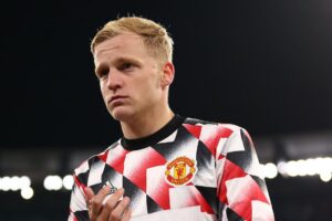 Donny van de Beek confirms Manchester United exit in emotional farewell message to fans - Man United News And Transfer News