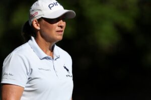 Tearful Angela Stanford closes out record-setting major career