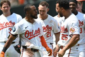 DraftKings Promo Code – Instant $300 in Bonus Bets for Friday MLB Odds, British Open & More