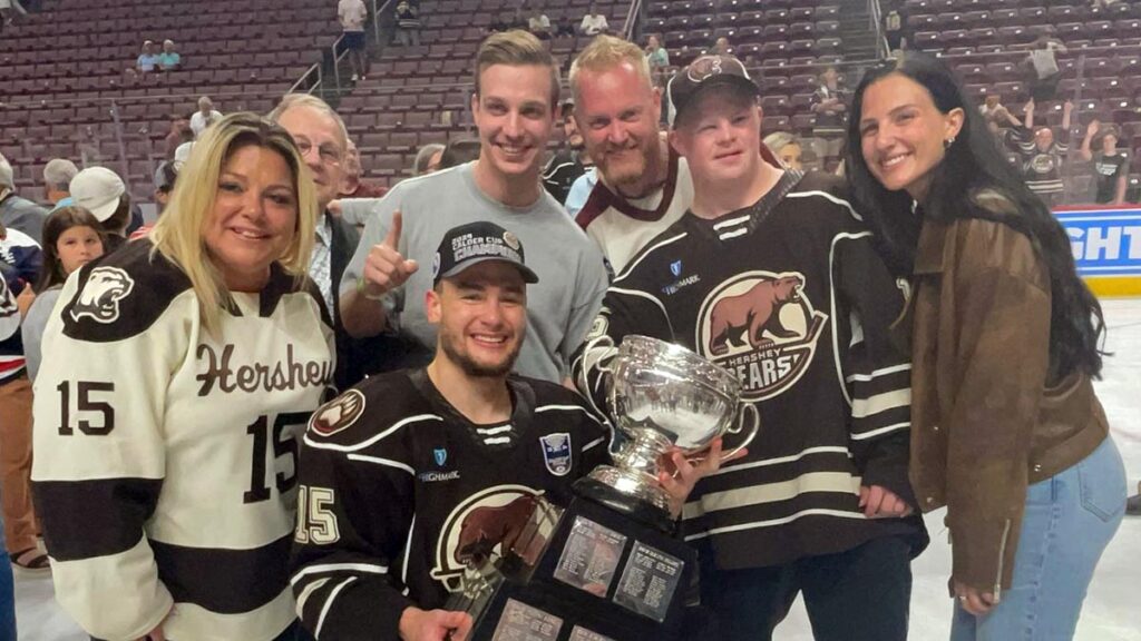 Huntington shares Cup moment with biggest fans | TheAHL.com