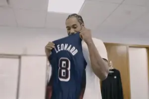 kawhi-leonard-gets-called-up-to-ty-lues-office-to-be-v0-imZBOvWBkIp5U8v1GCgtrLIgCh9m-FzAOK6sntH0e3o.jpg