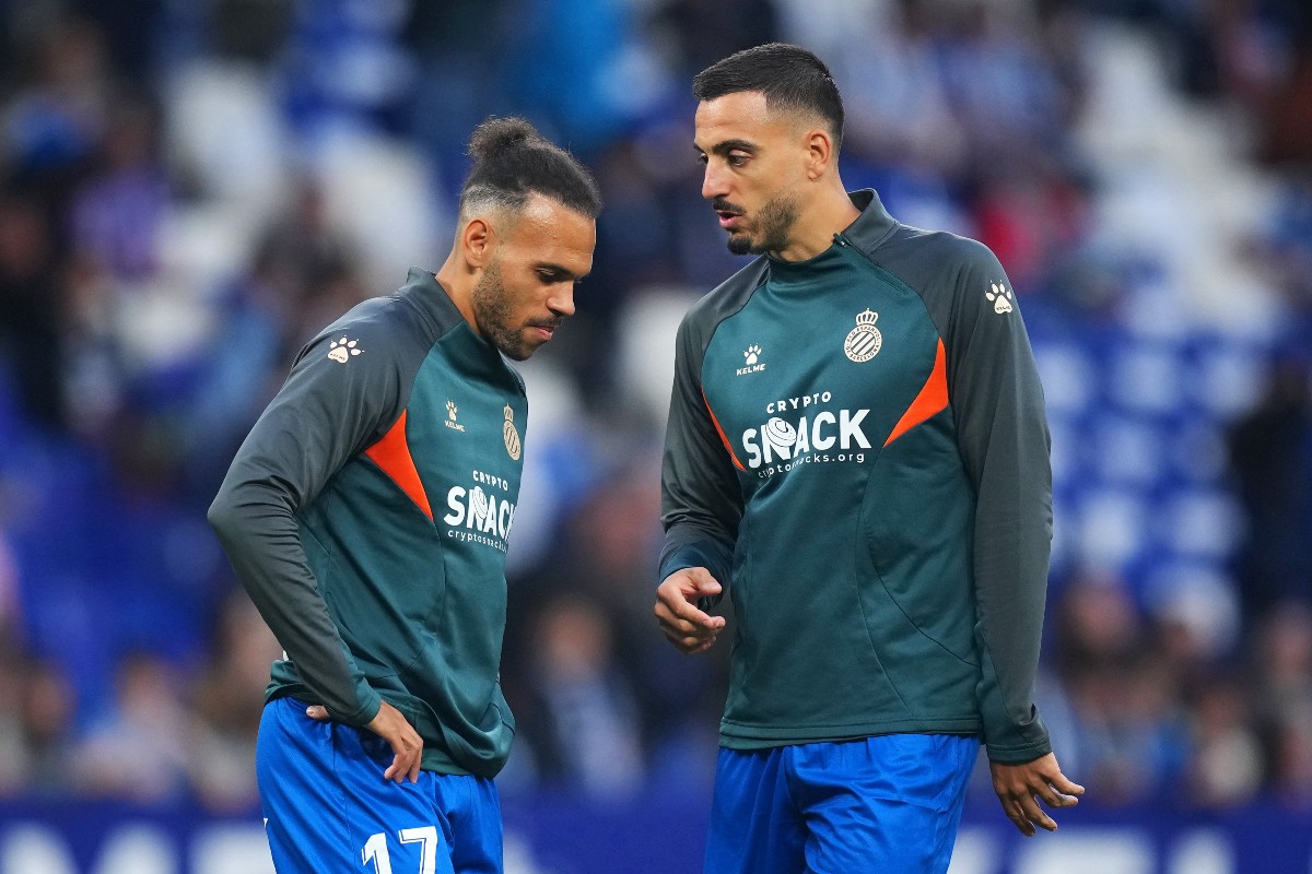 Leicester make offer for striker