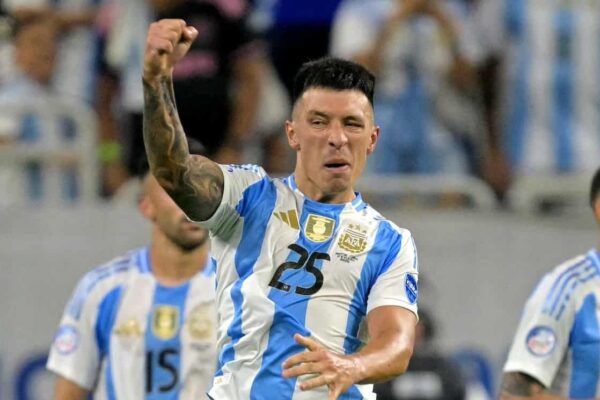 Video: Lisandro Martinez opens Argentinian goalscoring account in tight quarter final victory - Man United News And Transfer News