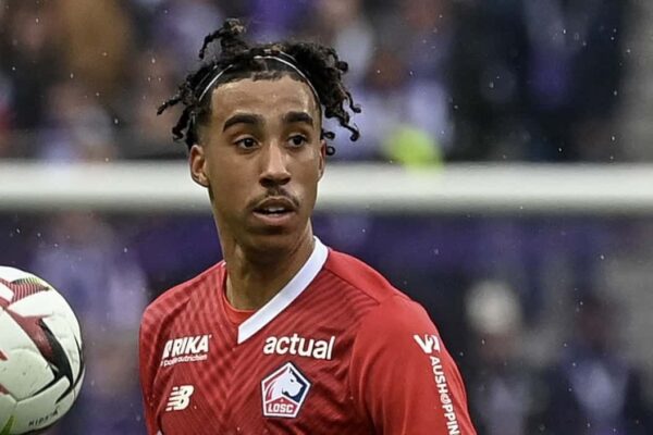 Leny Yoro set to undergo medical at Manchester United in UK – Latest news and transfers Liverpool drop out of race for Manchester United target Leny Yoro - Man United News And Transfer News