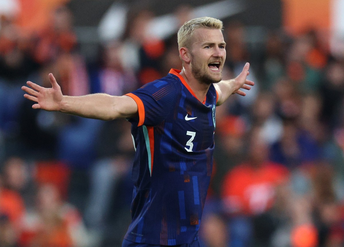 Liverpool make last-ditch attempt to hijack Manchester United's move for Dutch international