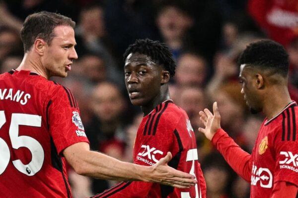 Jonny Evans set for Manchester United stay, signs new one-year deal - Man United News And Transfer News