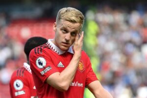Manchester United refuse to let Donny van de Beek leave on a free - Man United News And Transfer News