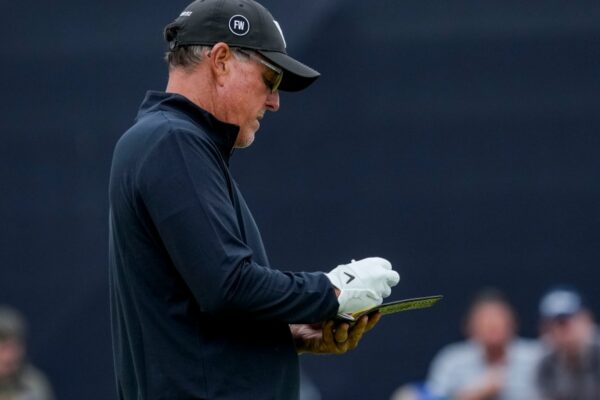 Phil Mickelson speaks with media, doesn’t engage