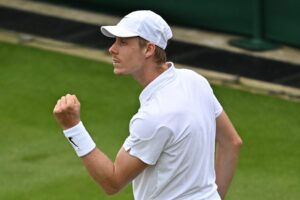 Shapovalov Denies Altmaier Comeback to Advance at Wimbledon, FERNANDEZ FALLS TO WOZNIACKI