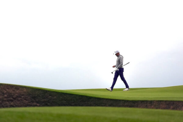 Thomas flips Open script for early lead at Troon