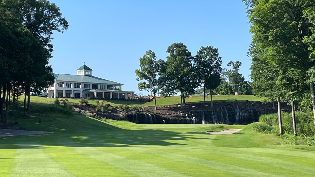 Experience world-class golf and the best of Southern Indiana at Sultan’s Run