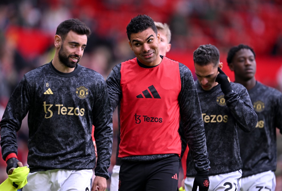 Man United midfielder agrees to leave club but on one condition