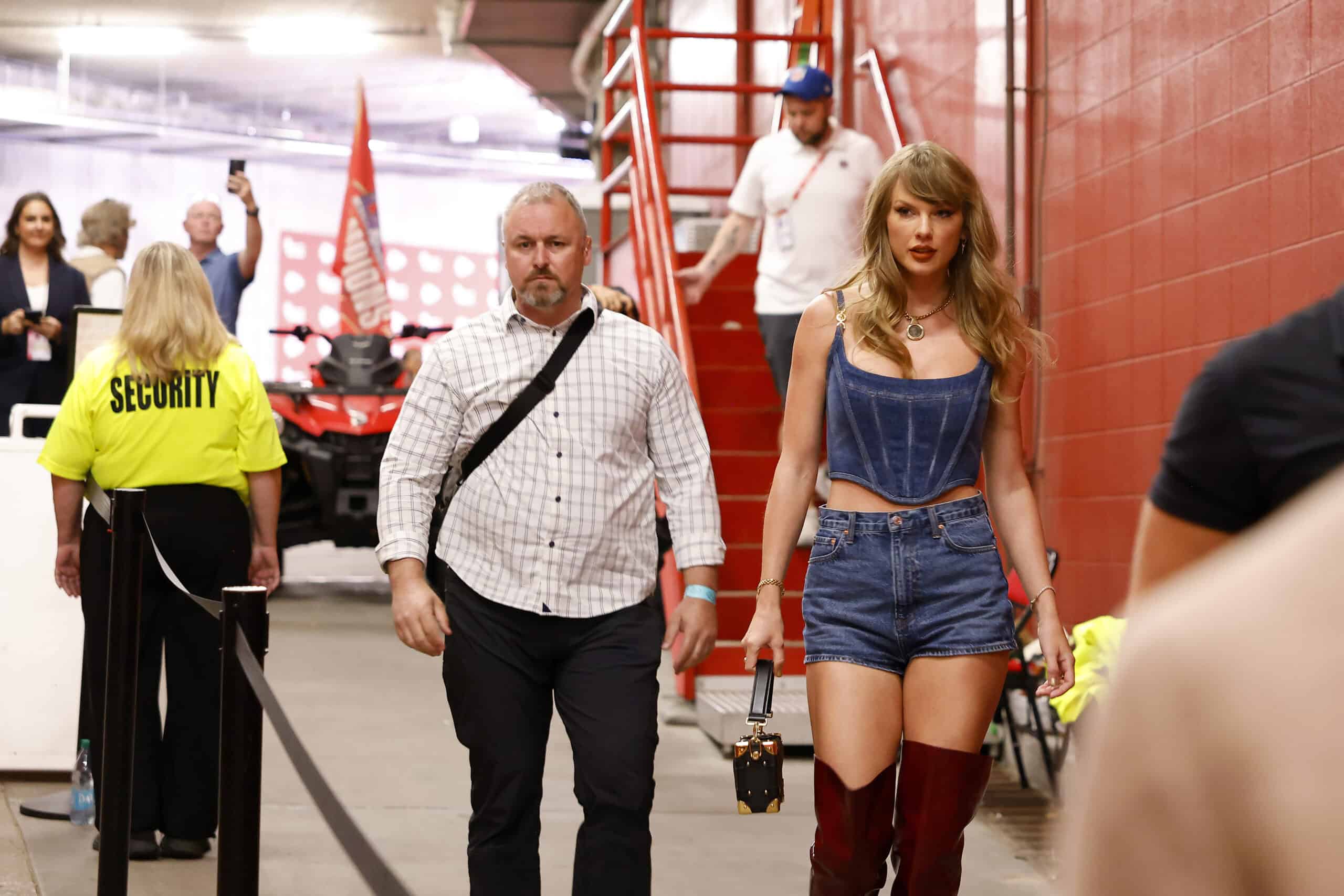 Video Shows Taylor Swift's Arrival At NFL Opener