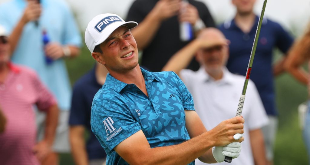 WATCH: Incredible snap hook from Viktor Hovland