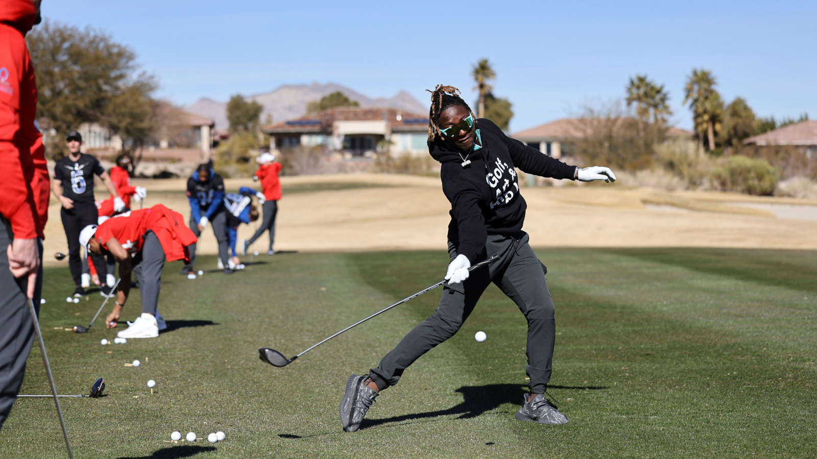 WATCH: Is Snappy Gilmore the world's best one-handed striker of a golf ball?