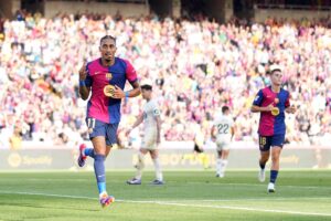 Fabrizio Romano names the club that made transfers offers for Barcelona star