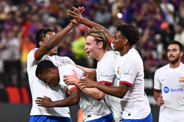 Barcelona ready to let Man United target Frenkie de Jong leave in 2025