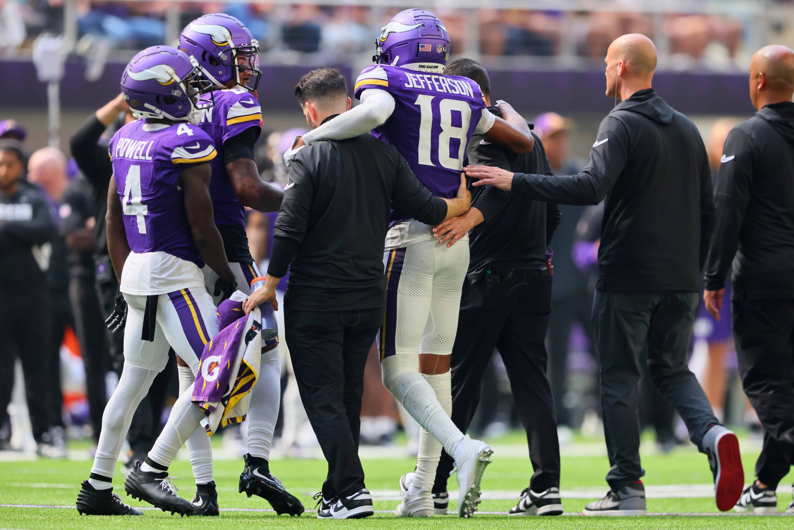 Justin Jefferson Suffers Leg Injury Sunday